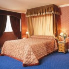 Shannon Oaks Hotel